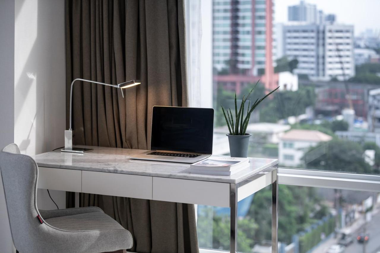 Jasmine 59 Hotel Бангкок Экстерьер фото A modern desk lamp