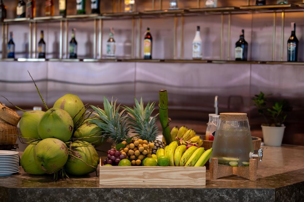 Jasmine 59 Hotel Бангкок Экстерьер фото Fruit at a bar