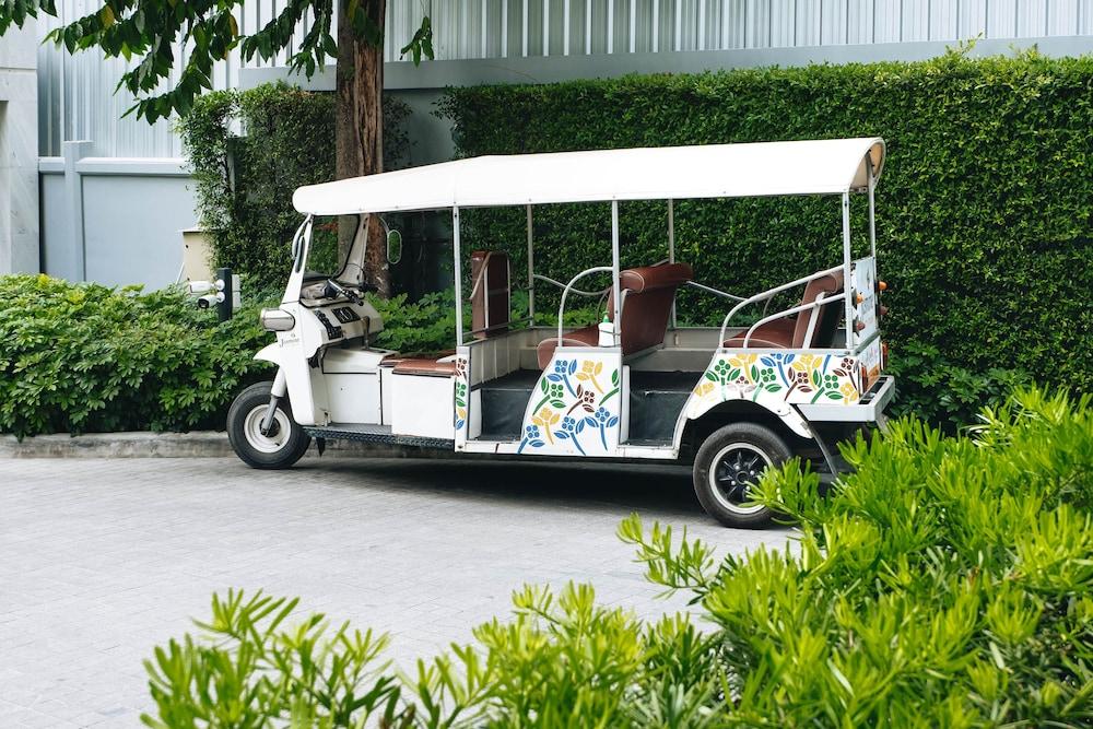 Jasmine 59 Hotel Бангкок Экстерьер фото A tuk-tuk in Bangkok