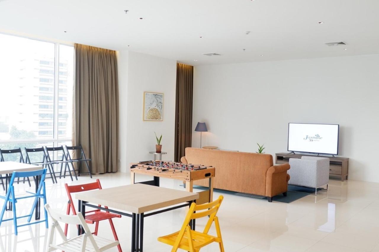 Jasmine 59 Hotel Бангкок Экстерьер фото A living room in a serviced apartment in Kuala Lumpur, Malaysia